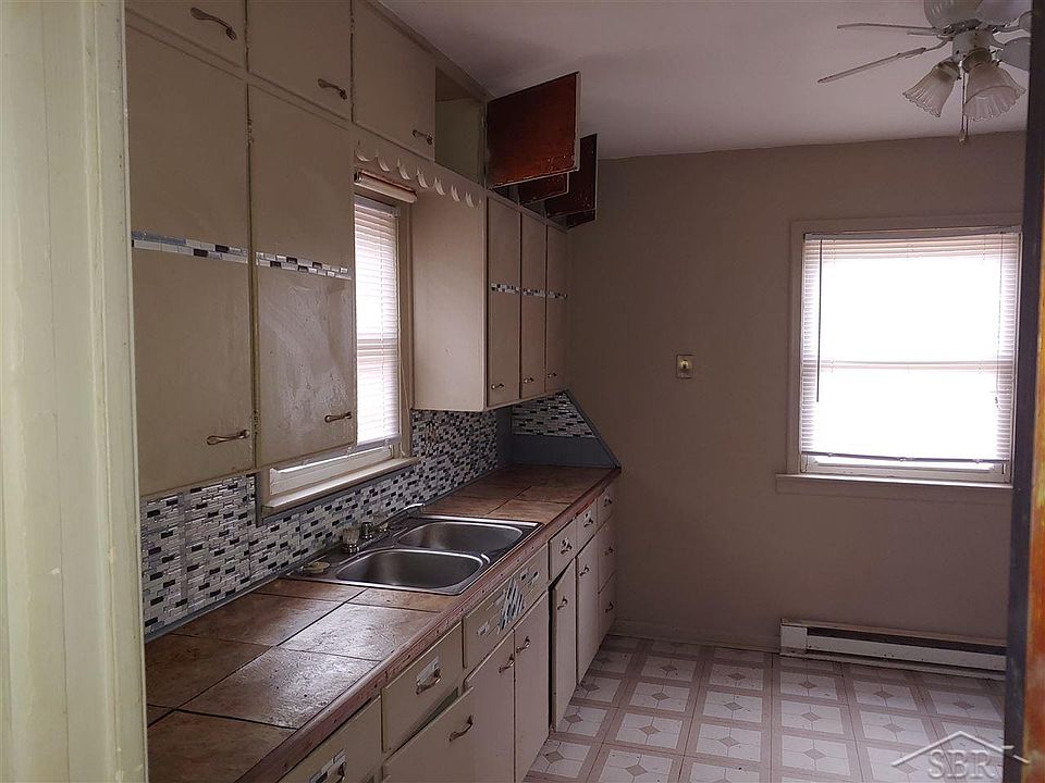 2nd image of 530 S 16th St