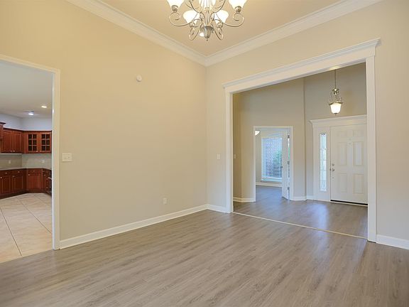 4th image of 5008 Congressional Dr