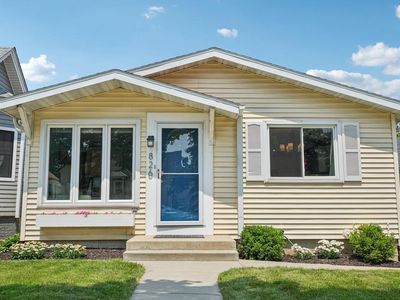 826 East Lincoln AVENUE, Milwaukee, WI, 53207