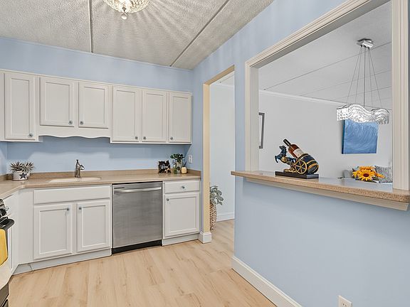 5th image of 1500 Worcester Rd APT 715