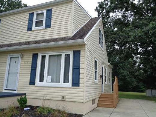 3rd image of 718 Thoreau Ave
