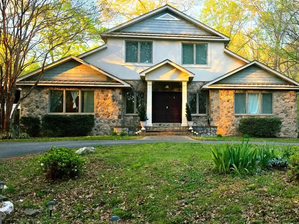 10060 Harmony Hill Ln, La Plata, MD 20646