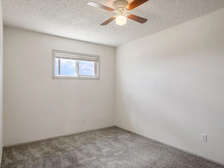 984 E Saxony Dr — Photo 11