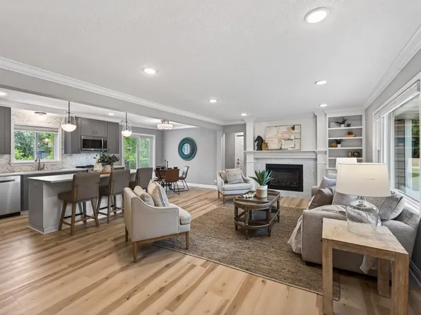 6037 York Ave S, Edina, MN 55410