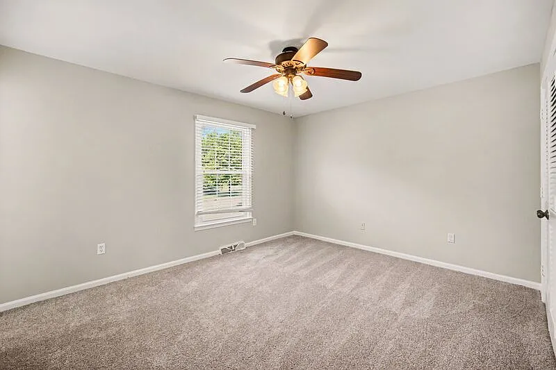4 bed, 2.5 bath, 1636 sqft, $2,000 — Photo 4