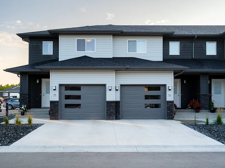 900 Vaughan Ave — Photo 6