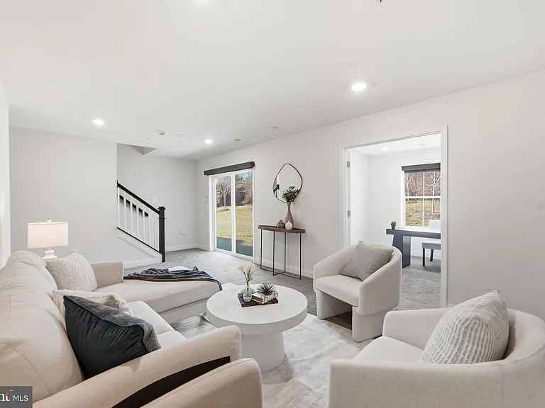 16428 Fife Way — Photo 43