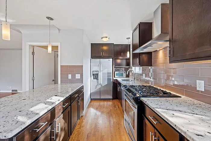 2 bed, 1.0 bath, 787 sqft, $2,195 — Photo 4