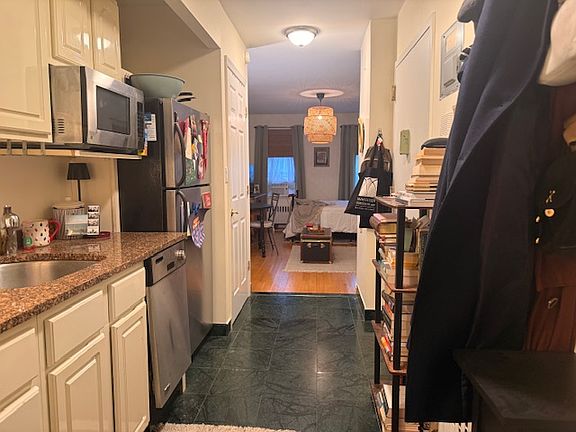 5th image of 306 E 78th St APT 5C