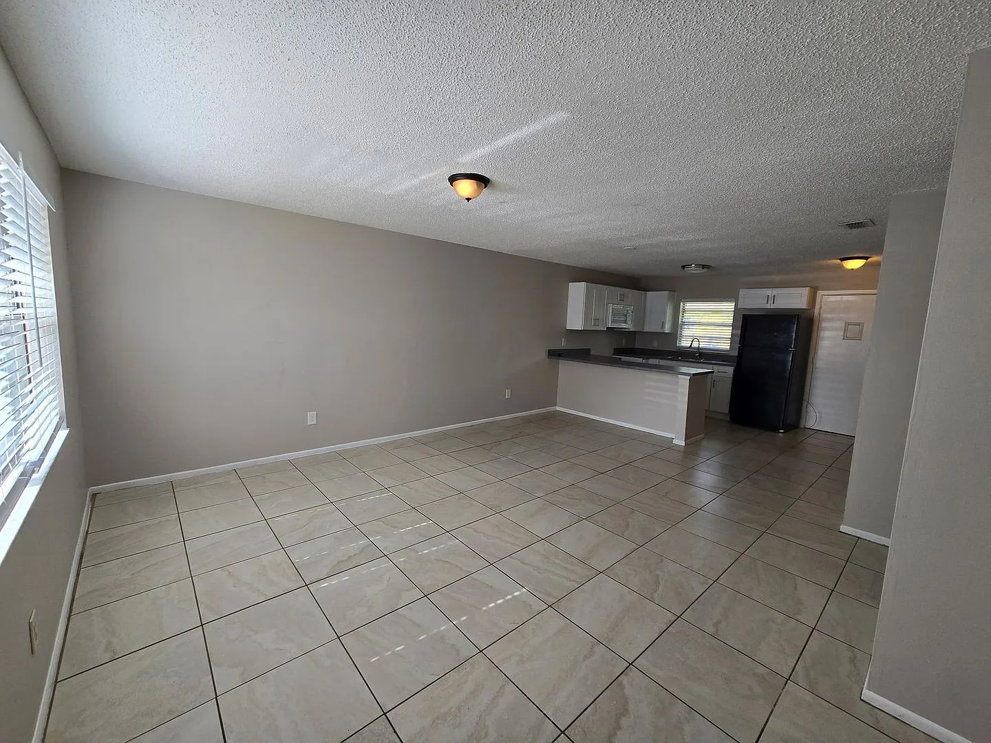 Cozy 2 bedroom/1 bath Duplex — Photo 3