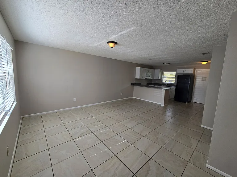 385 Lime St #2 — Photo 3
