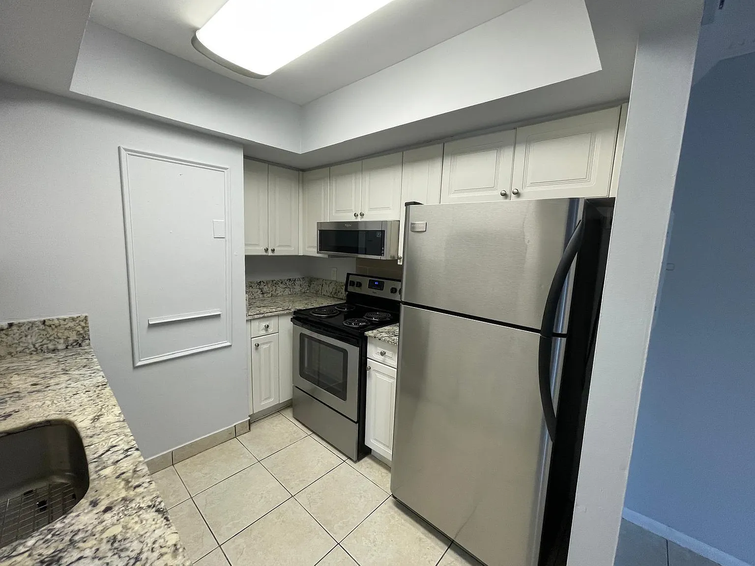 2 bed, 1.5 bath, 944 sqft, $2,000 — Photo 4