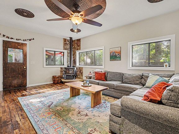 2nd image of 2067 Riverbank Ave NE