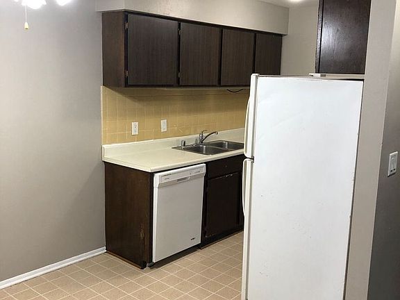 3rd image of 7875 W Oklahoma Ave APT 6