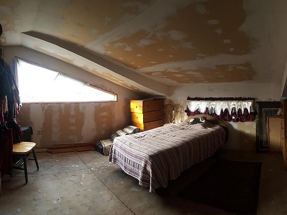 5th image of 505 College St