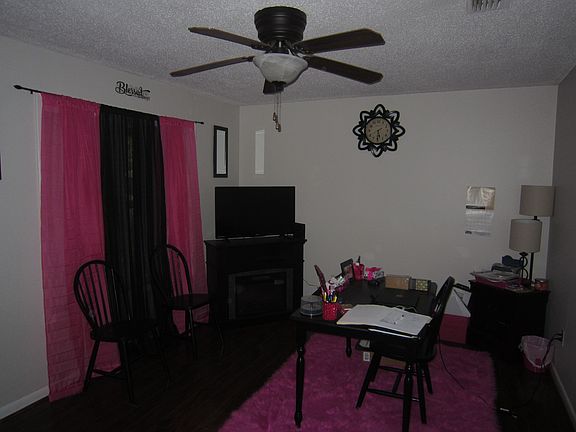3rd image of 293 Tanglewood Dr
