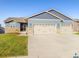 1403 Powderhorn Rd, Dell Rapids, SD 57022