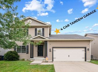 2416 River Meadows Dr, Des Moines, IA 50320