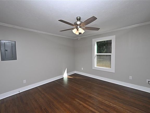 3rd image of 1614 Oakland St