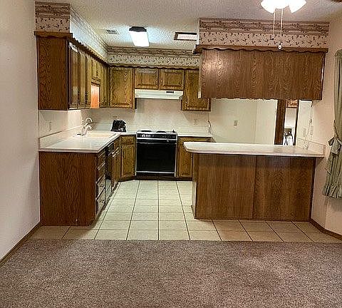 Dining room into kitchen