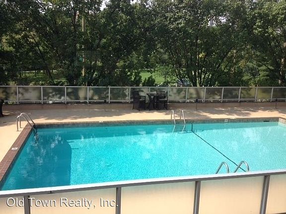 2nd image of 1050 Wall St APT 1B