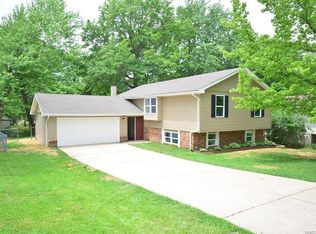 15 Auchly Ln, Saint Peters, MO 63376