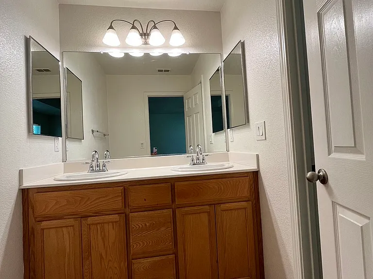 4550 Parkvale Ct — Photo 17