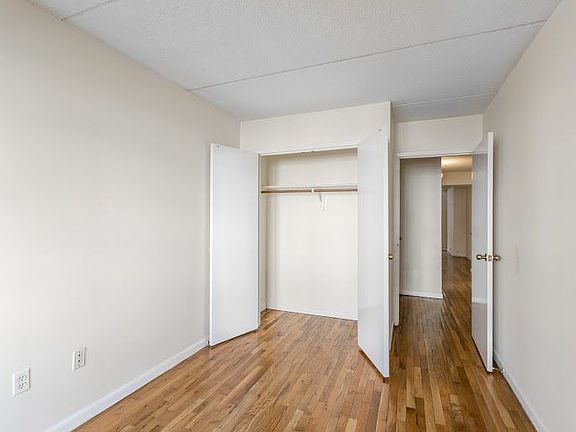 4th image of 389 E 10th St APT E2