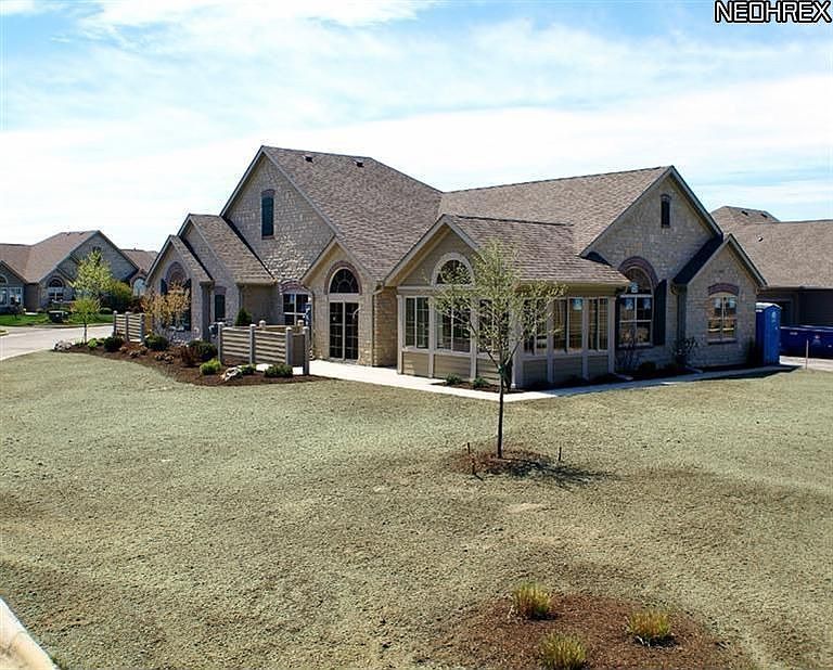 1st image of 2779D Canterbury Cir