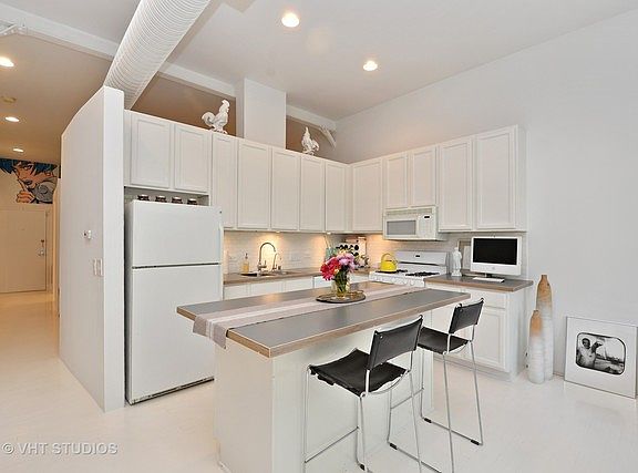 4th image of 1844 S Michigan Ave Unit 206