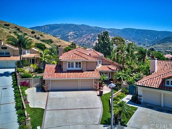 Relaxing rolling hills are your new neighbors!