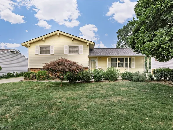 1300 Giesse Dr, Mayfield Heights, OH 44124