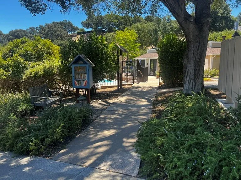 736 Hillside Dr — Photo 43