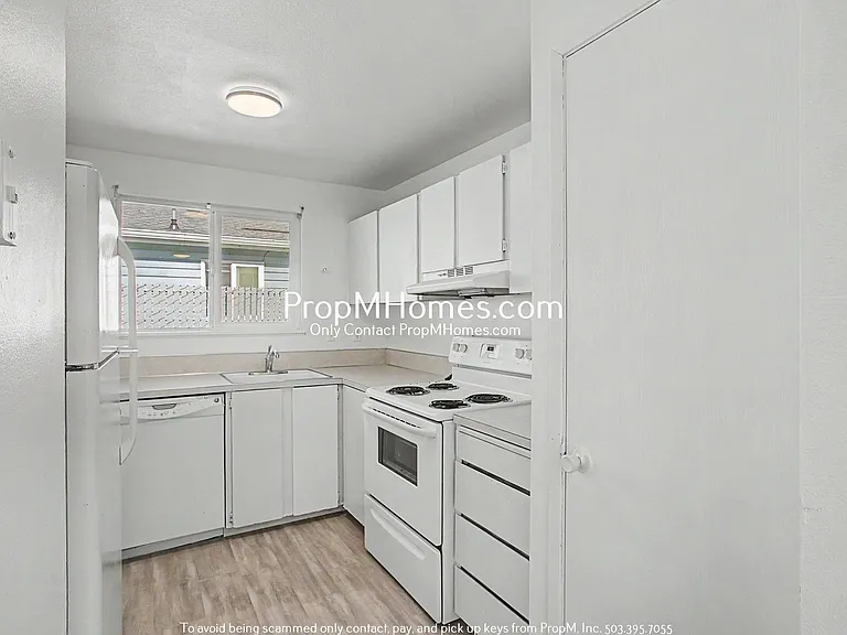 2216 SE Tacoma St — Photo 8