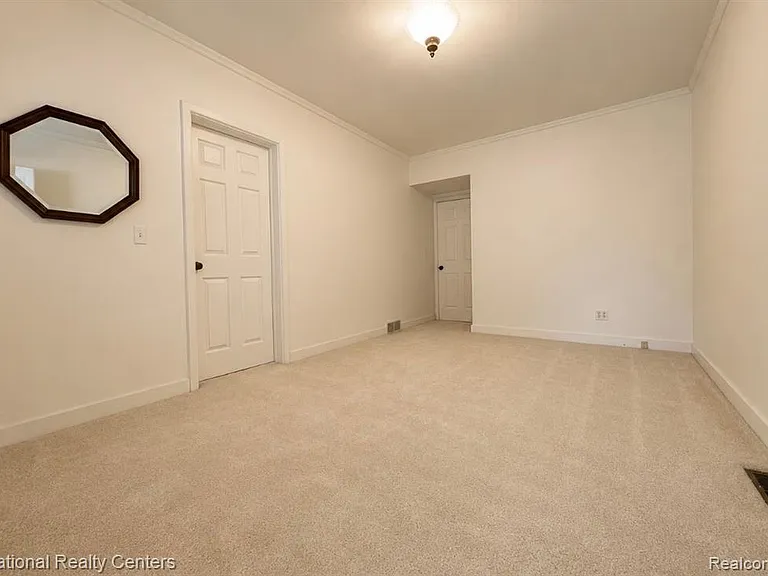 229 Linden St — Photo 12