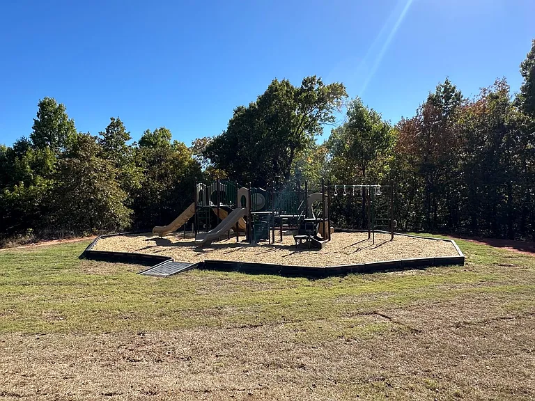 16409 April Dr — Photo 30