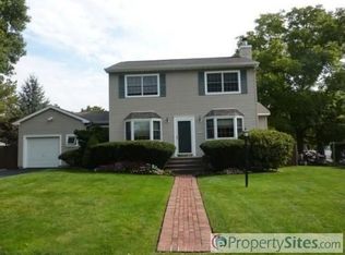 57 Dogwood Rd, West Islip, NY 11795