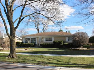 1711 W Martin Ln, Mount Prospect, IL 60056