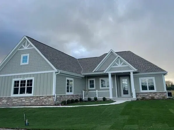 1723 N River CIRCLE, River Hills, WI 53217