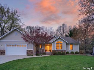 6905 Lakita Dr, Fruitport, MI 49415