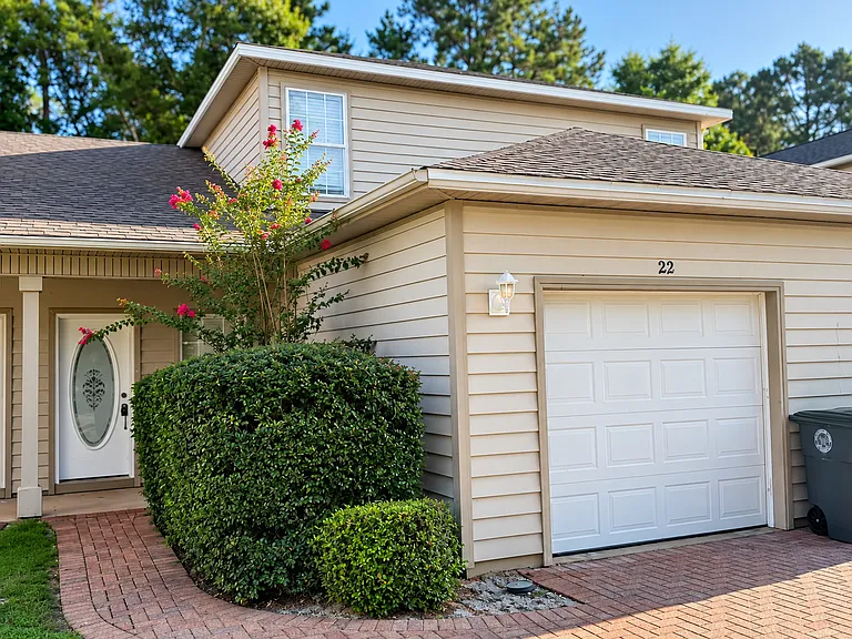 22 Trevor Dr — Photo 1