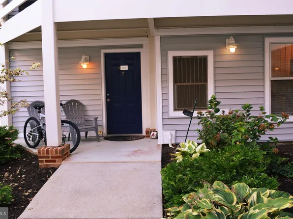 10300 Appalachian Cir APT 112, Oakton, VA 22124