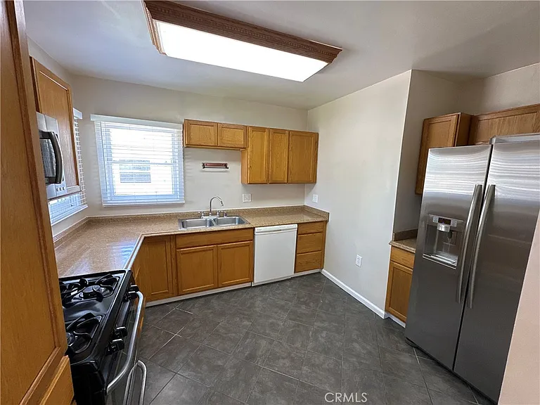 210 S Bush St — Photo 15