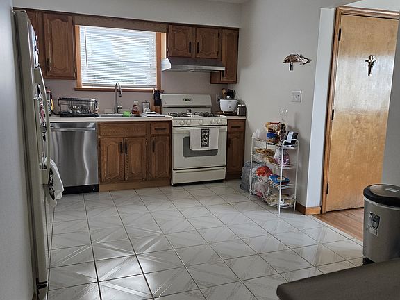 2nd image of 471 North Ave Floor 1