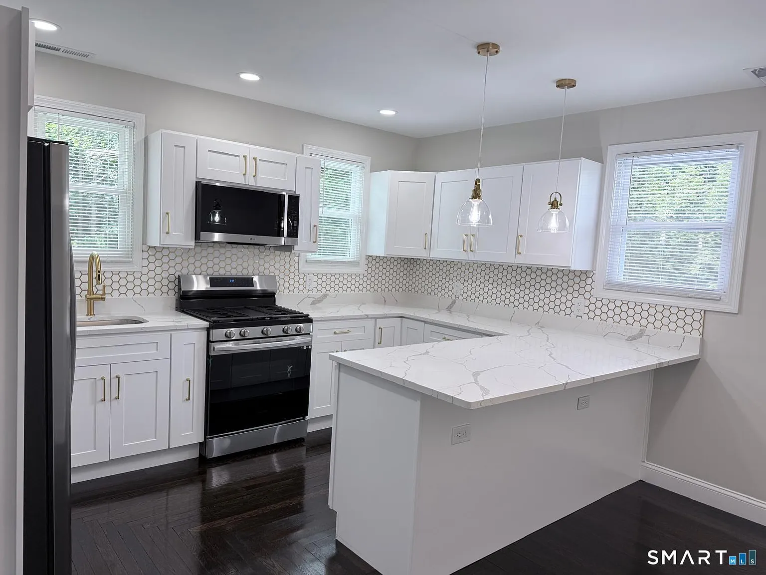 1 bed, 1.0 bath, 950 sqft, $1,950 — Photo 3