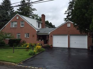 21 Mechanic St, Glen Cove, NY 11542