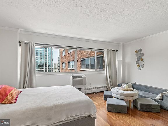 5th image of 2101 Chestnut St APT 1726