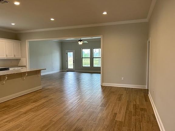 4th image of 1145 Elliston Dr