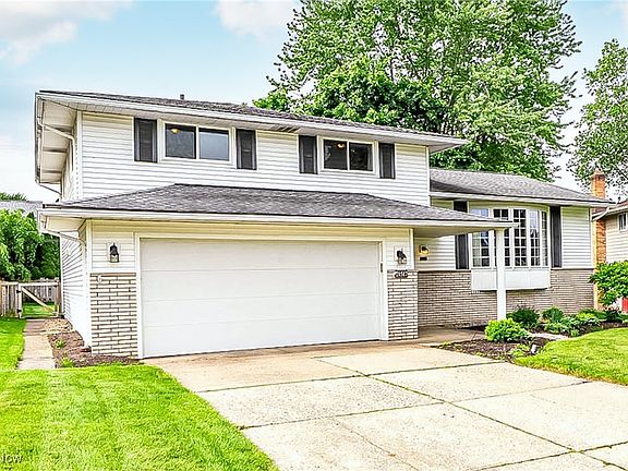 2nd image of 21517 Nottingham Dr