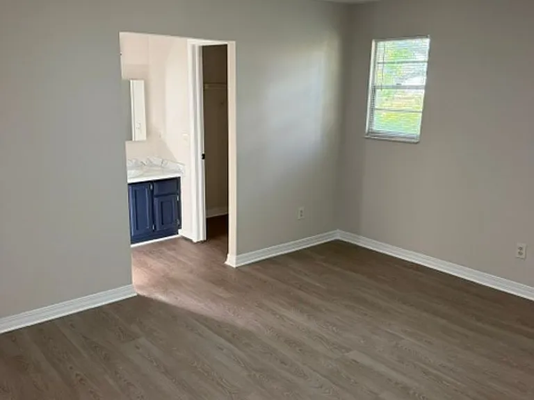 2375 Kirkwall St — Photo 9